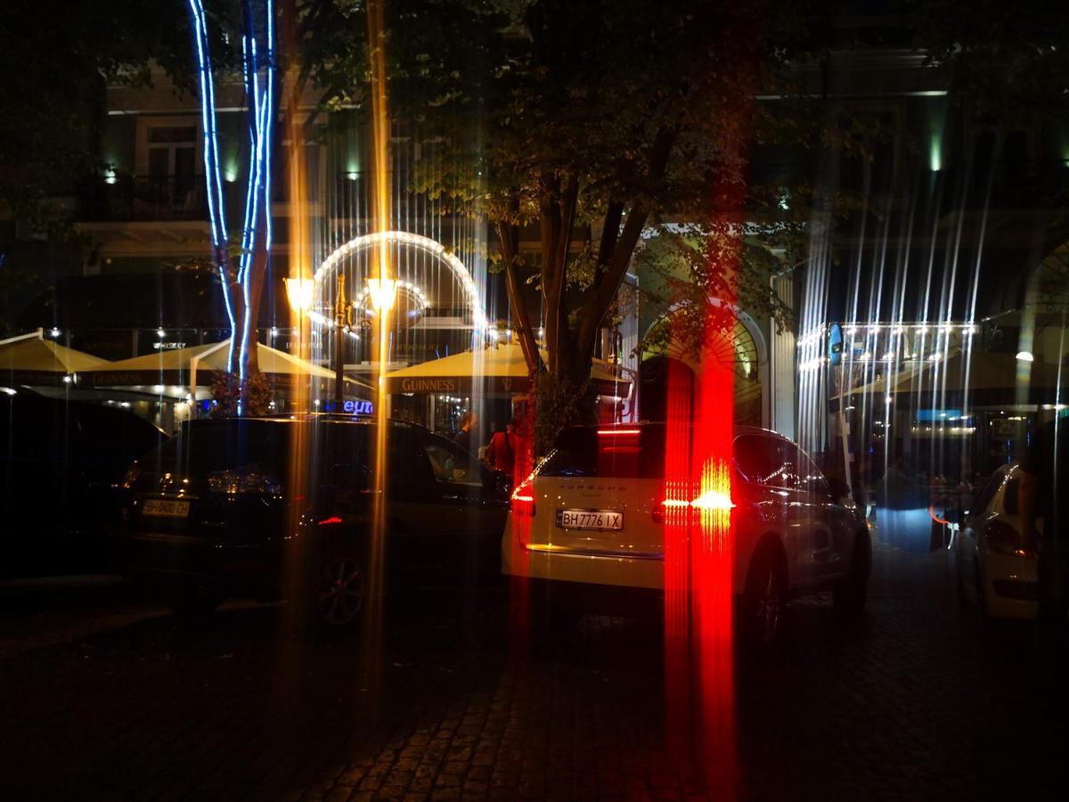 Затишні Апартаменти, Вулиця Дерибасівська, 13 Odesa Exterior foto