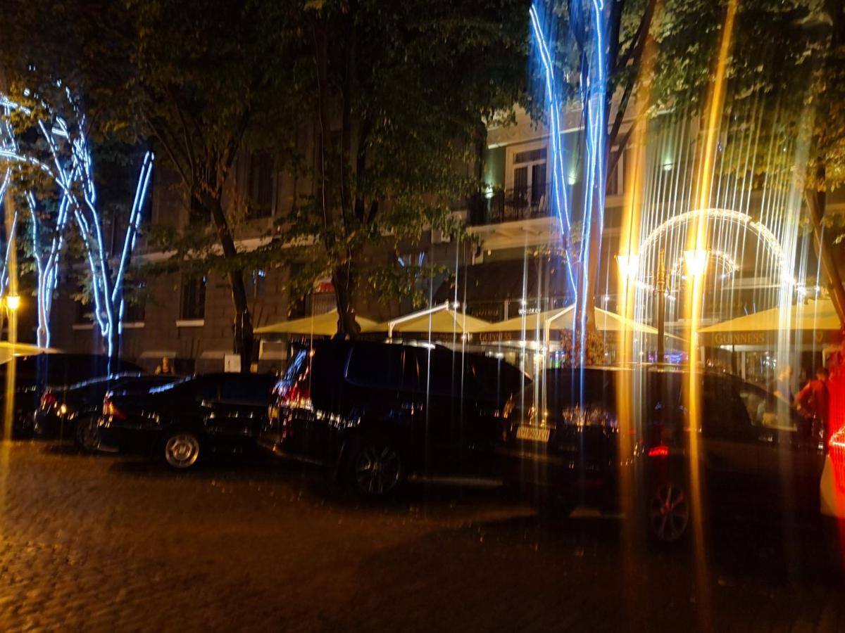 Затишні Апартаменти, Вулиця Дерибасівська, 13 Odesa Exterior foto